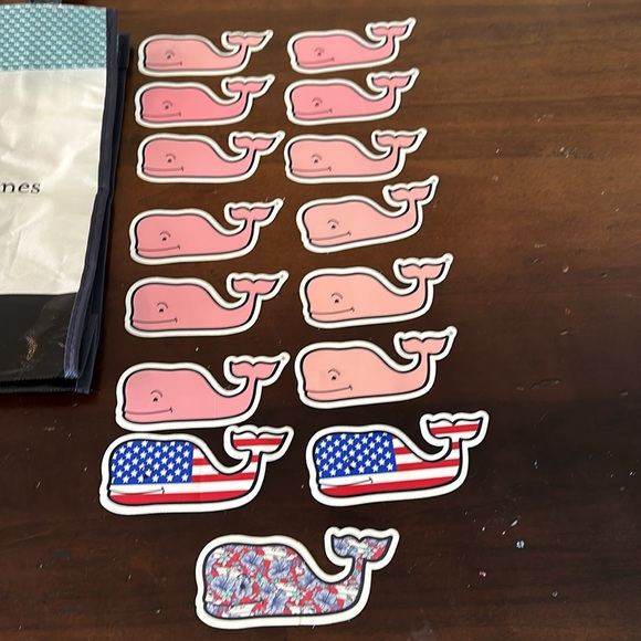 Vineyard Vines small bag with 15 whale stickers on sale! - Picture 3 of 3